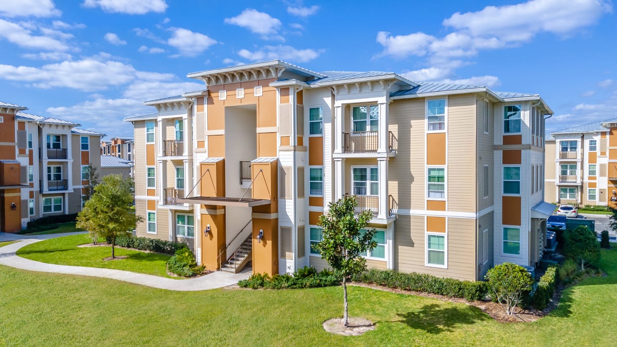 Photos and Video Parc Hill Apartment Homes in Orange City, FL